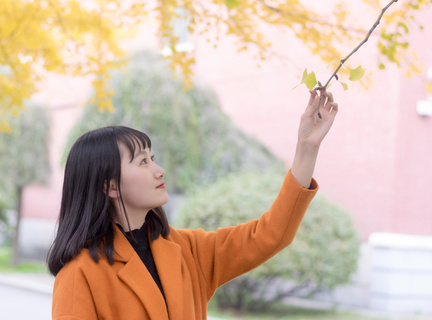 联播快讯：首届北京市冰上龙舟大赛今天举行