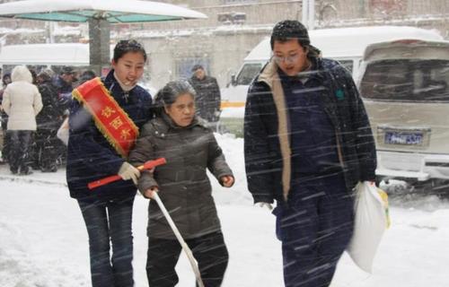 人民网一评《王者荣耀》：是娱乐大众还是“陷害”人生